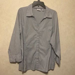 Ladies Riders by LEE Plus Size button down collared shirt. Size 2X.